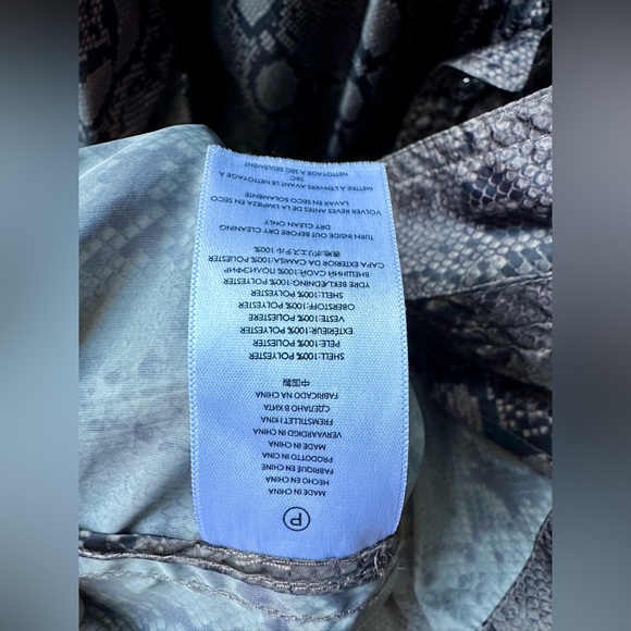 MICHAEL KORS WINDBREAKER JACKET, RAIN COAT, SNAKE PYTHON PRINT, PACKABLE size XL - Picture 12 of 13